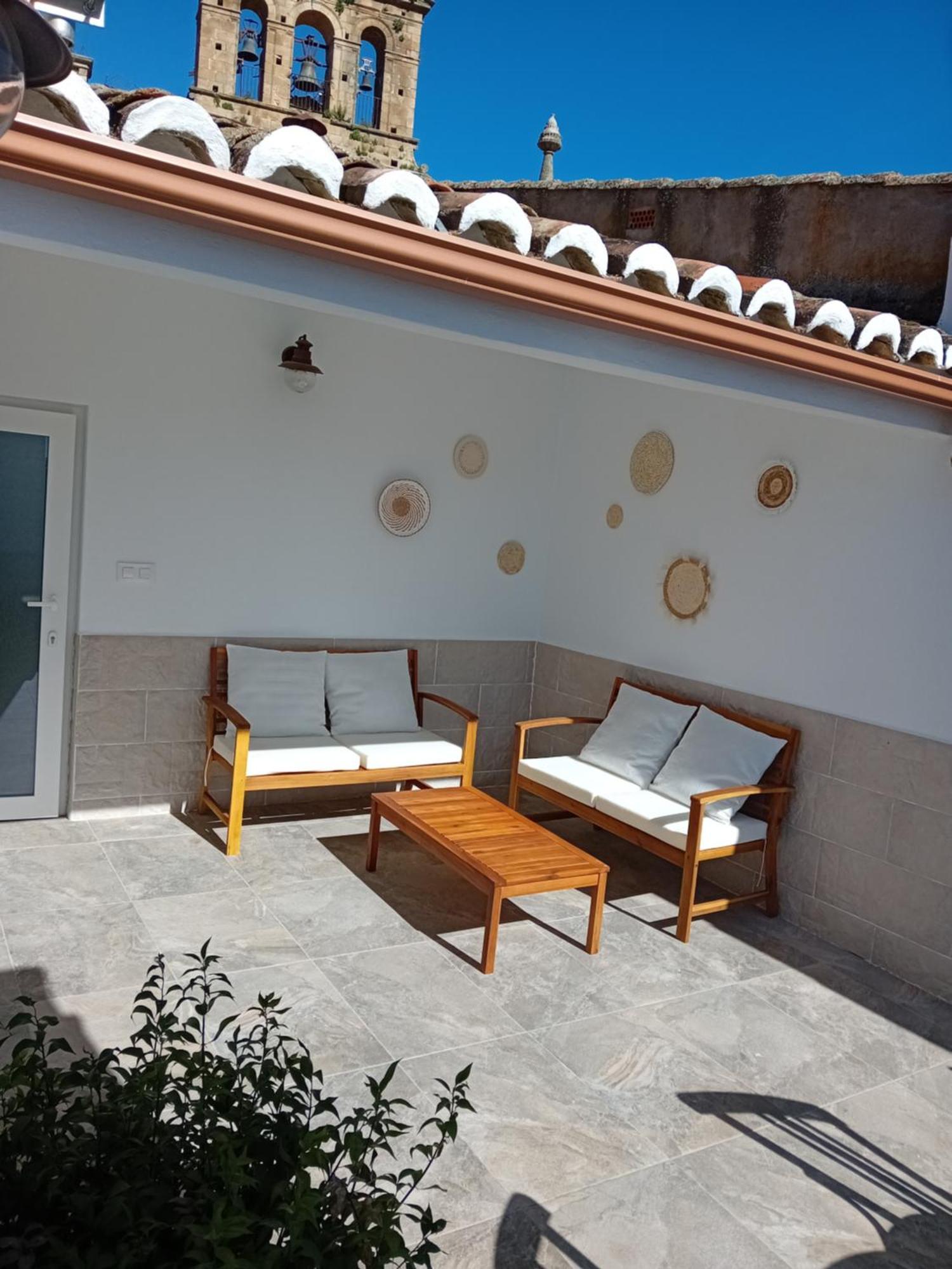 Apartamento Plaza San Francisco Trujillo Exterior photo